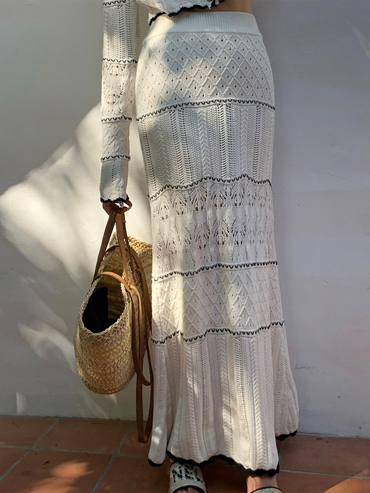 Maxirock aus Strick mit kontrastfarbenem Einfassband