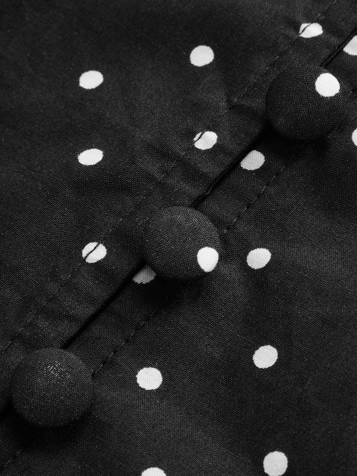 Robe courte à bretelles fines et dos noué à pois