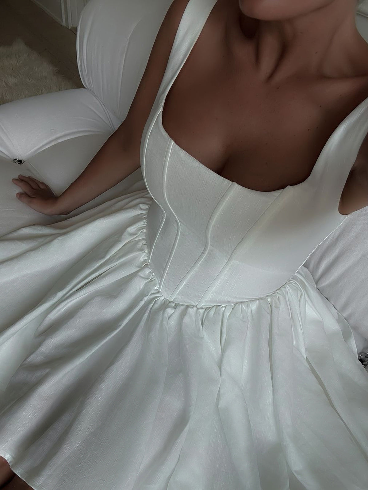 Robe courte unie élégante française