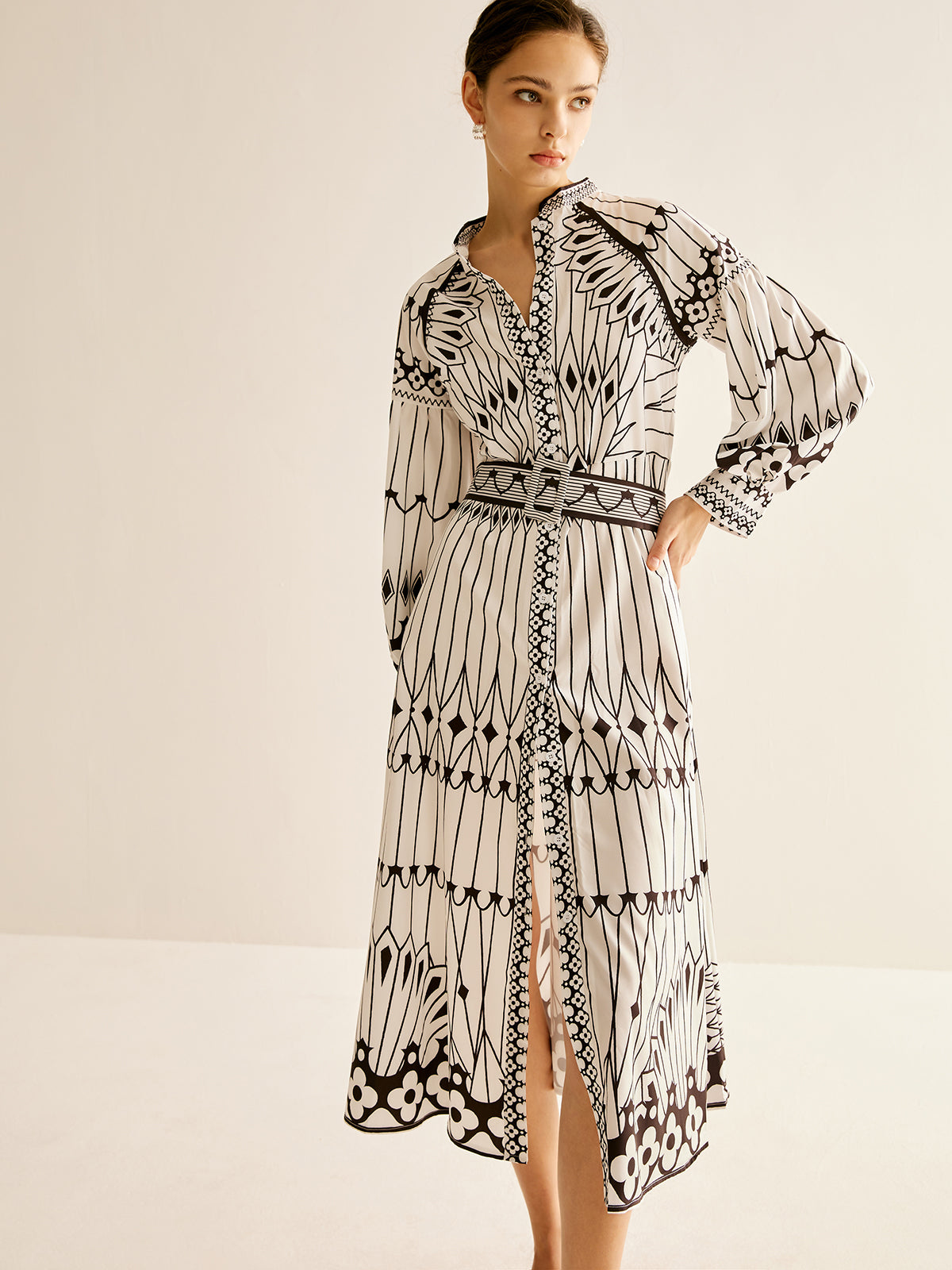 Robe bohème à col montant et fente