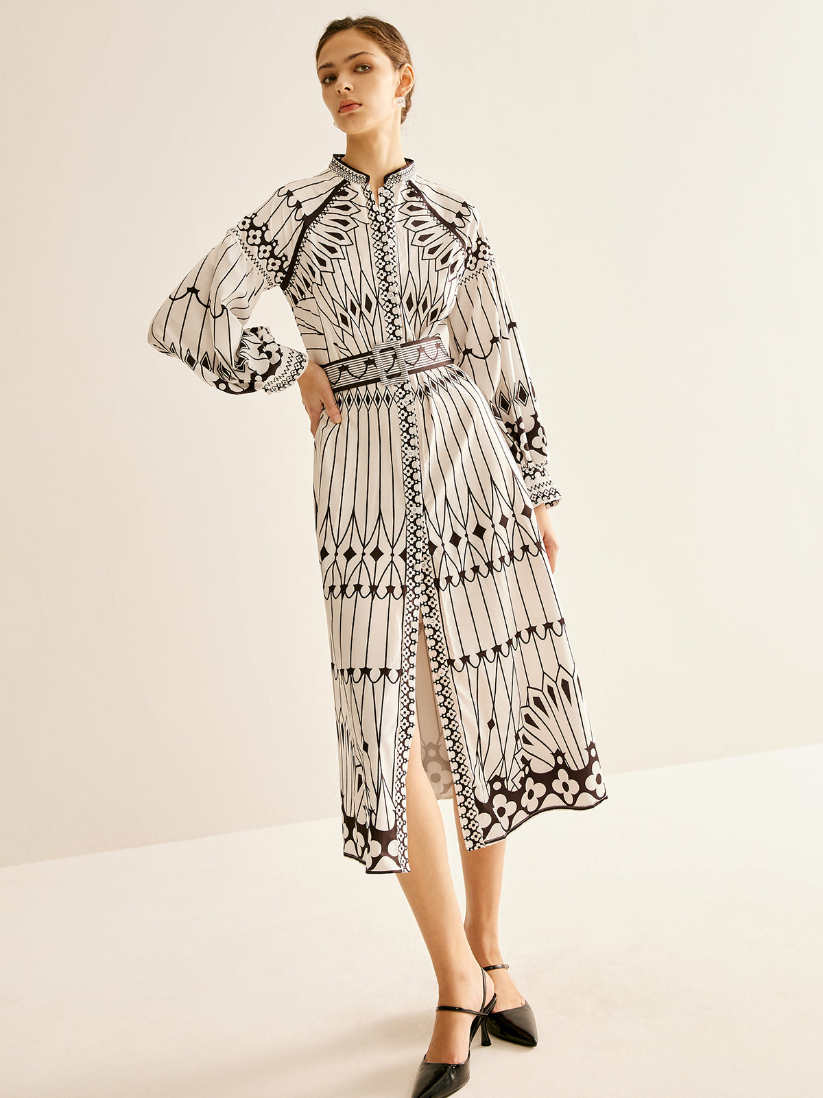 Robe bohème à col montant et fente