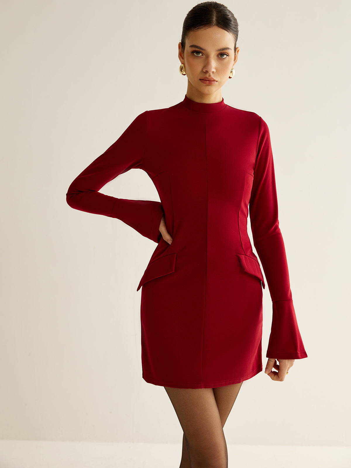 Robe courte unie à passepoil