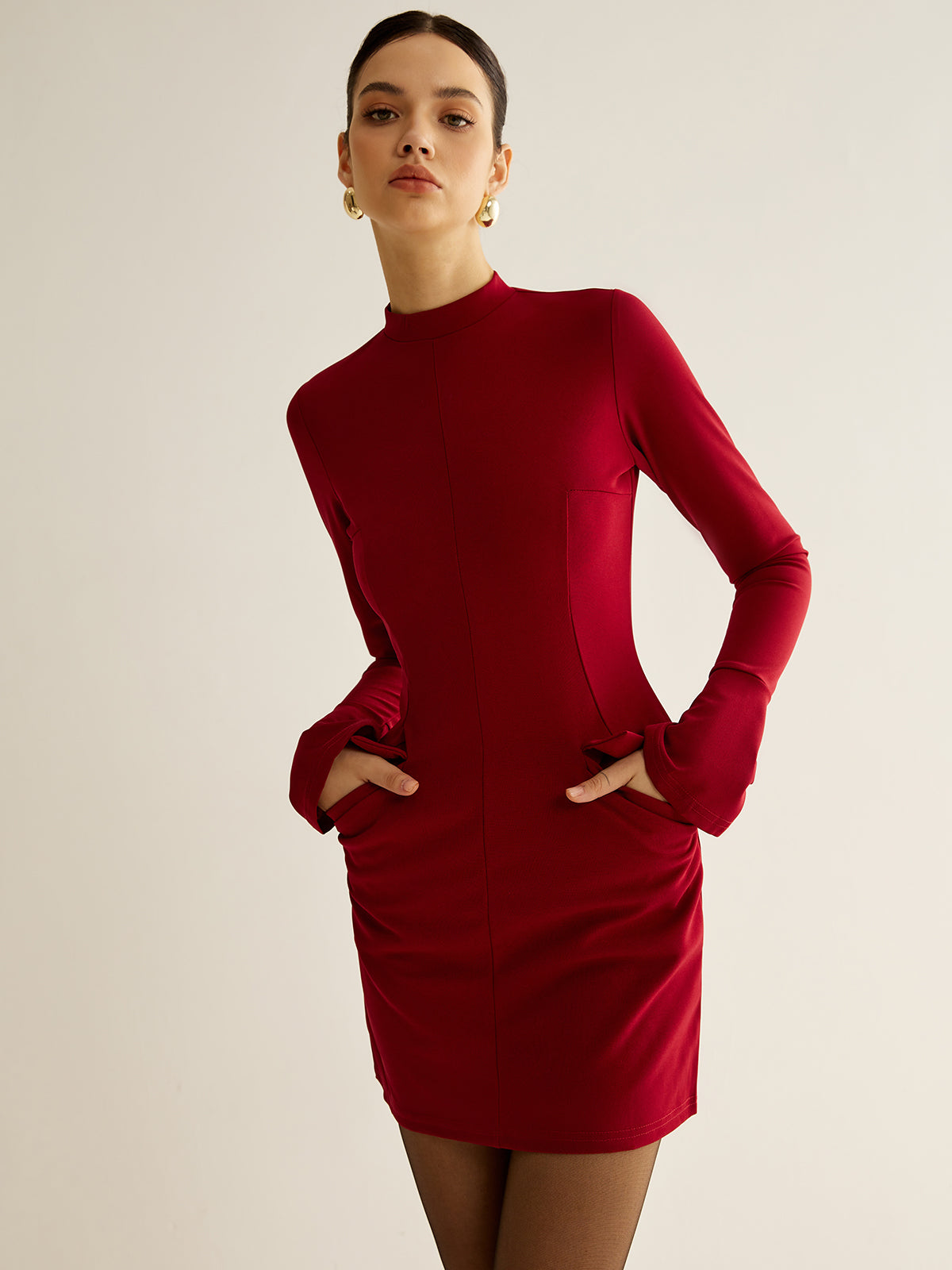 Robe courte unie à passepoil