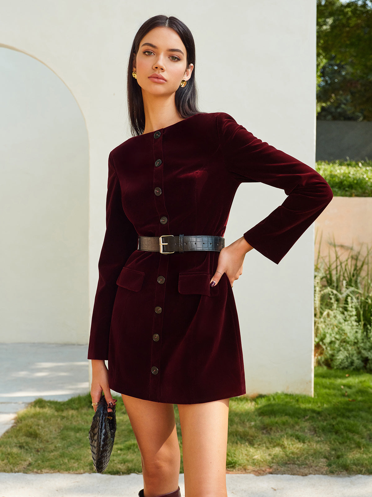 Robe courte en velours boutonnée avec ceinture