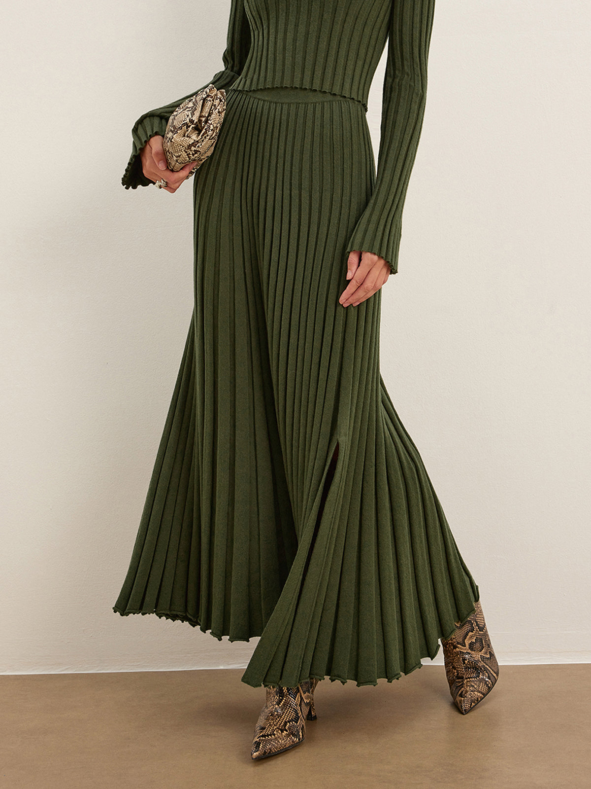 Faltenrock mit Rüschensaum