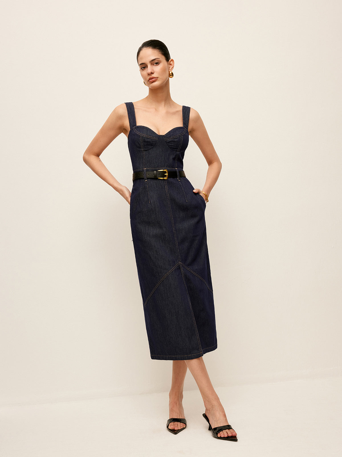 Jeanskleid mit Herzausschnitt (ohne Gürtel)