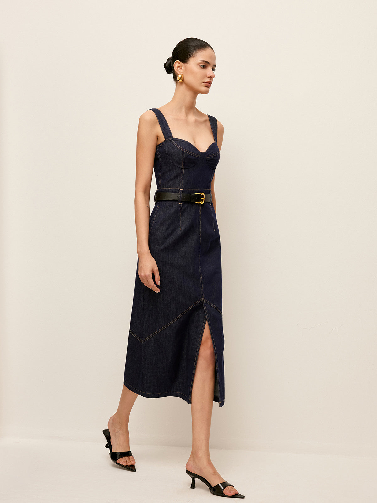 Jeanskleid mit Herzausschnitt (ohne Gürtel)