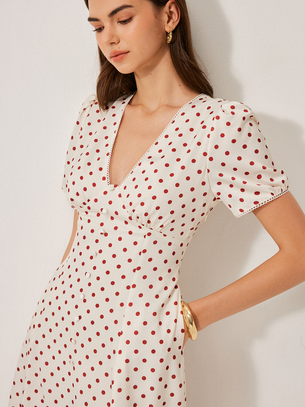 Robe à pois et manches bouffantes