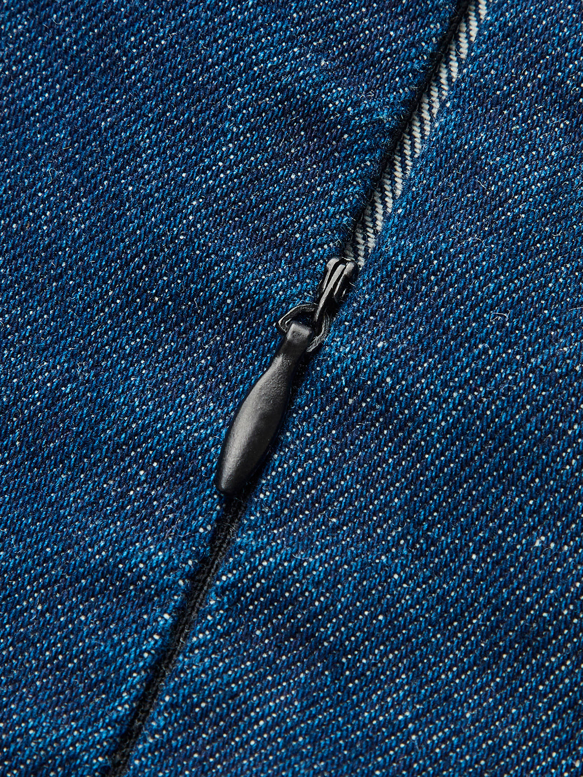 Jeanskleid mit gekreuztem Rückenausschnitt und ausgestelltem Rock