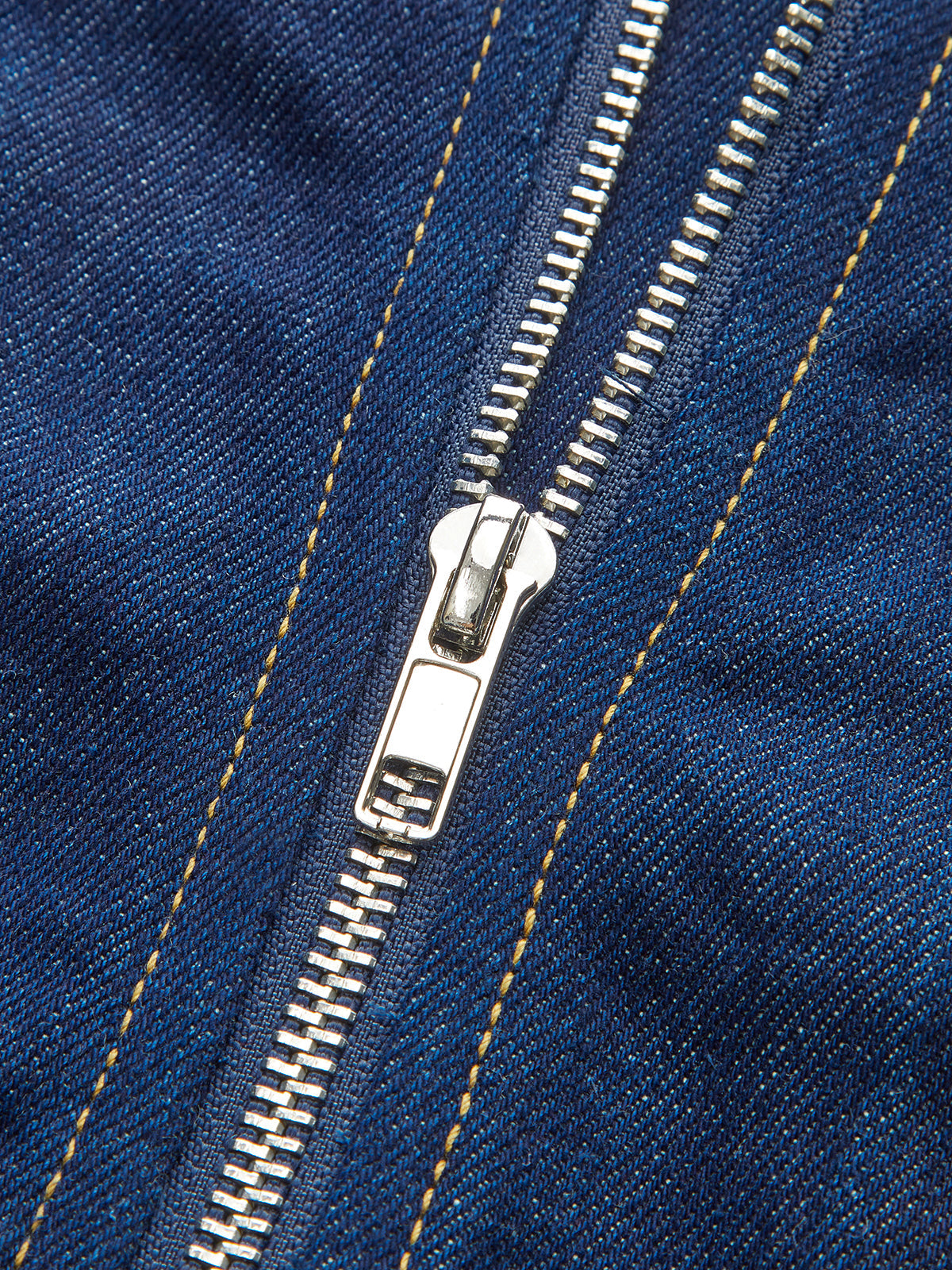 Trägerloses Jeans-Minikleid mit Ziertaschen