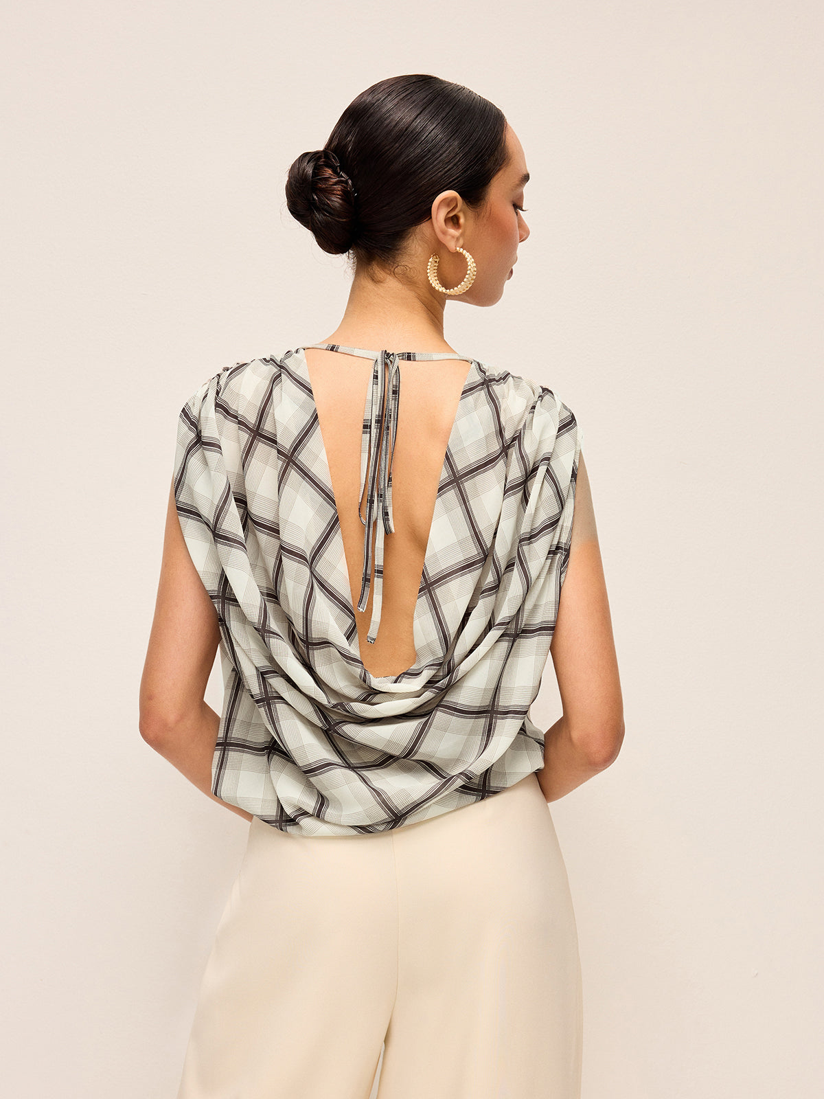 Chemise sans manches à carreaux dos nu en mousseline