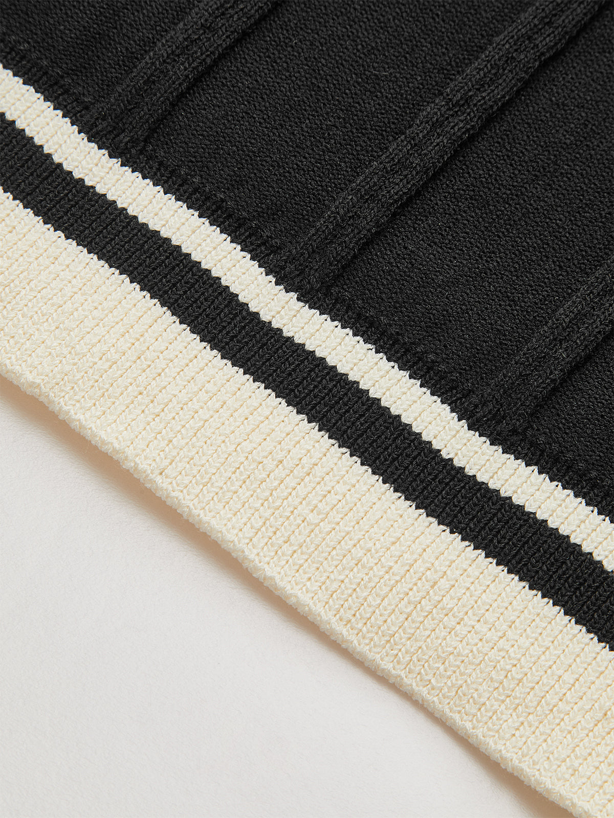 Midirock aus strukturiertem Strick mit Schlitz vorne