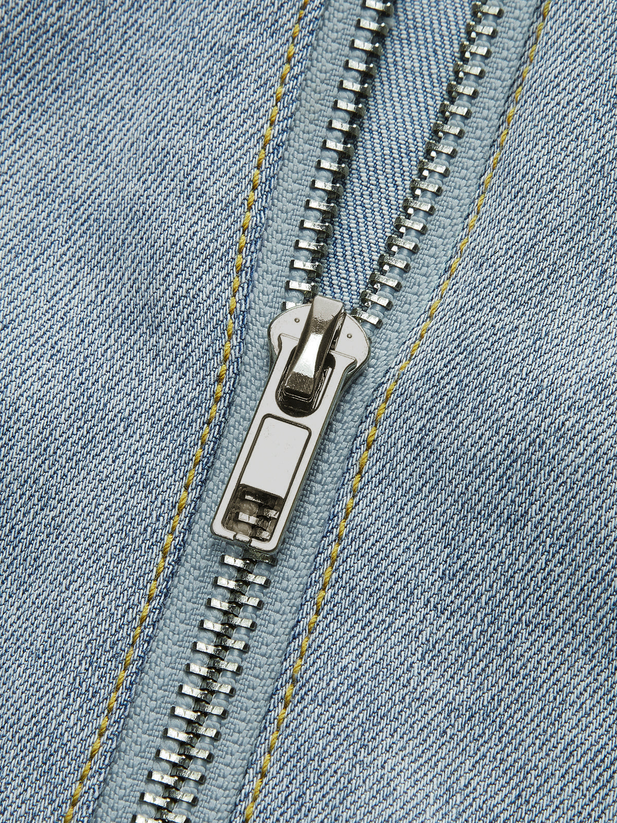 Ärmelloses Jeanskleid mit Knopfleiste