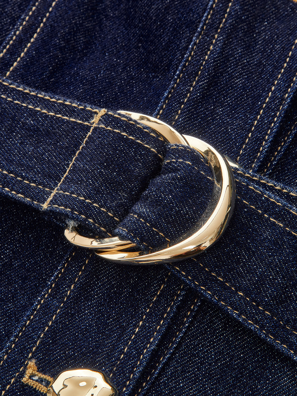 Mini-Denimkleid mit Metallknopf und Gürtel, ausgestelltes Design