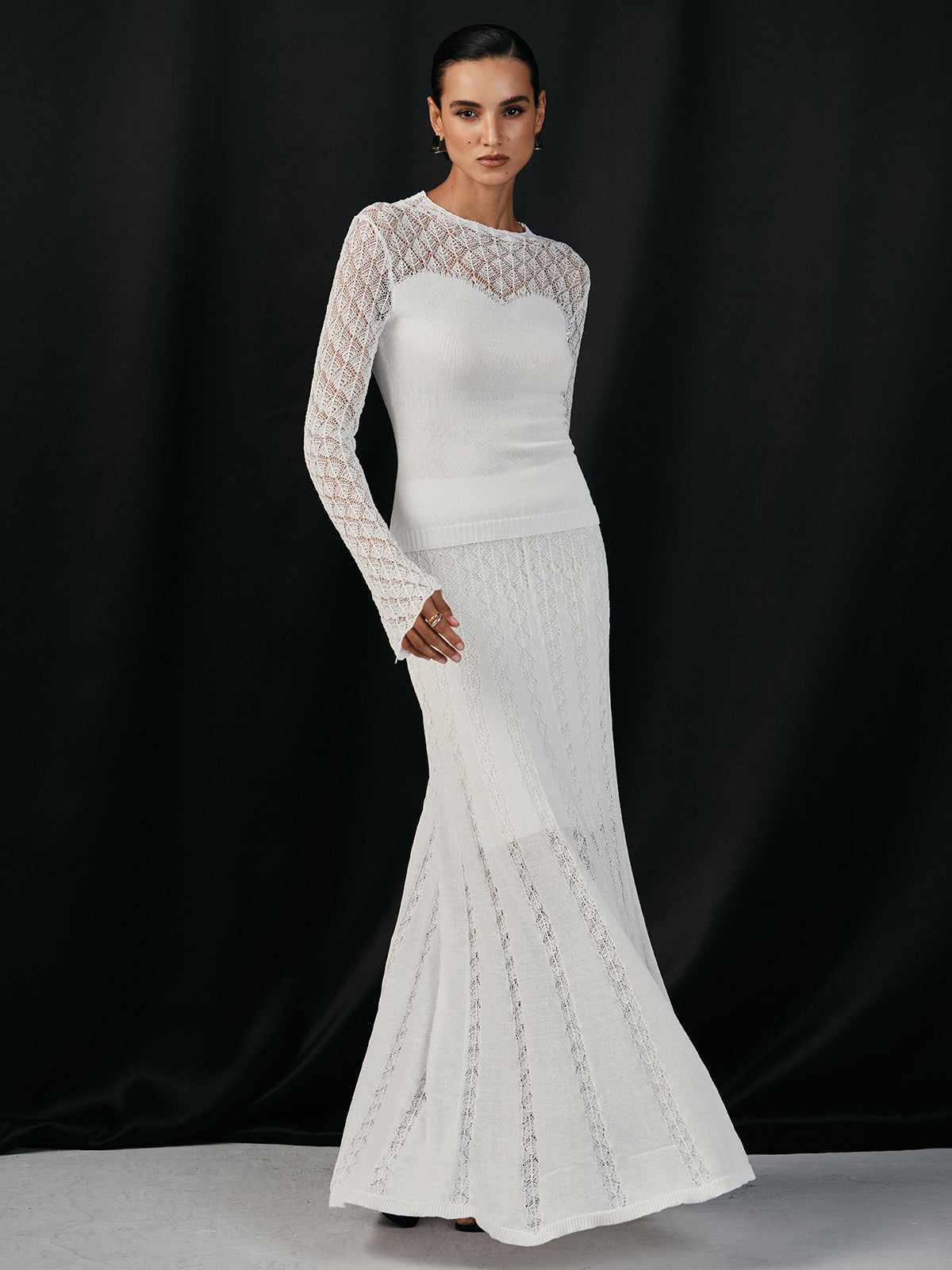 Maxirock aus Strick mit Spitzeneinsätzen