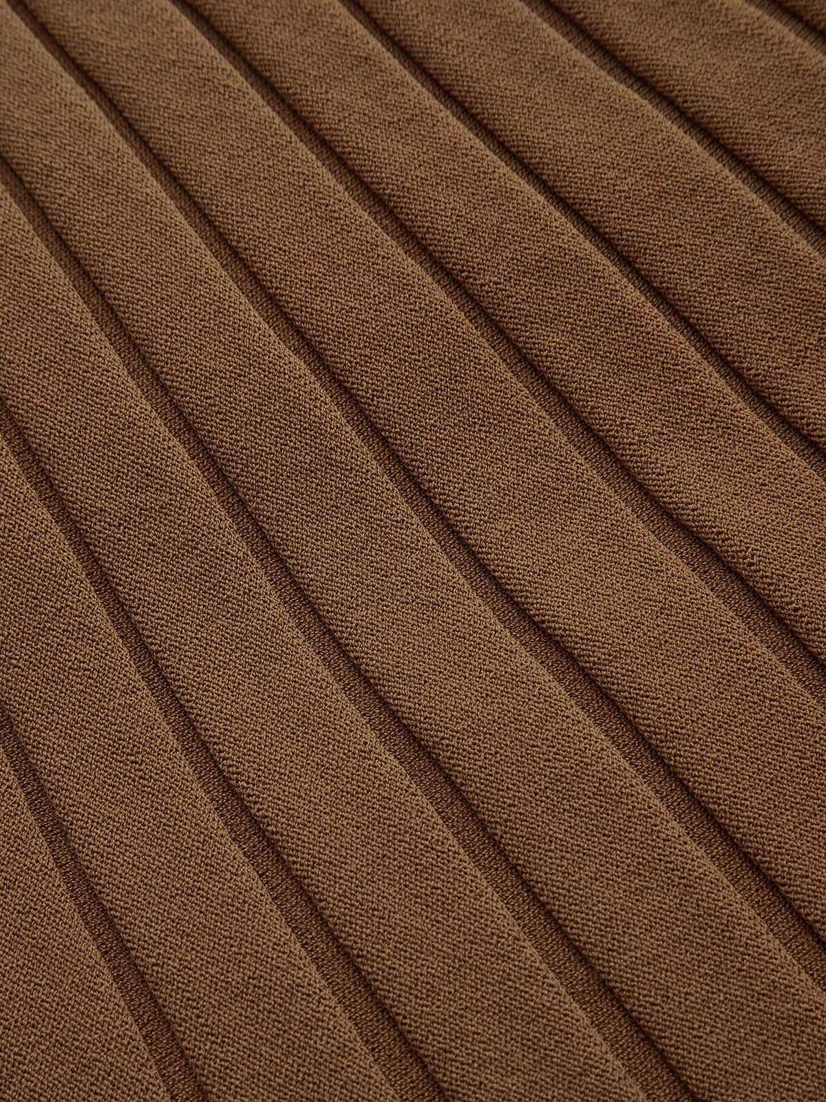 Midi-Rock mit Rippstrickbündchen, Seitenschlitz und Knopfdetails