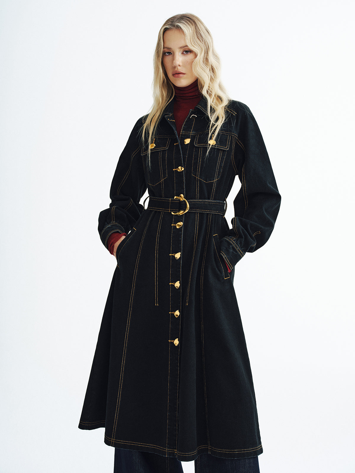 Maxi-Hemdkleid aus Denim mit Metallknöpfen und Gürtel