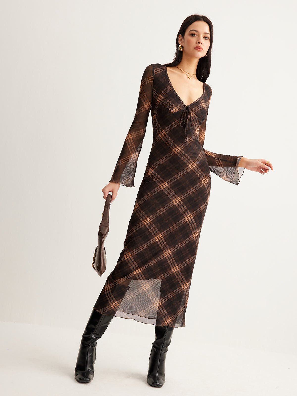 Robe en maille semi-transparente à carreaux et manches cloche 